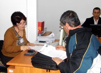 Cabinete notariale luate cu asalt de fermierii olteni