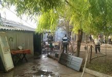 A incendiat casa după care s-a spânzurat