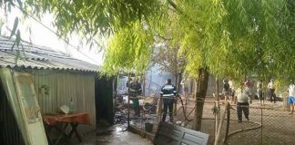 A incendiat casa după care s-a spânzurat