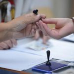Locuitorii comunelor Osica de Sus şi Sprâncenata îşi vor alege primarii