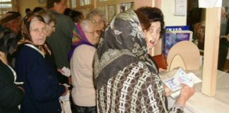 Pensionari umiliți, obligați să se împrumute la CAR