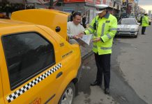 Taxiurile încurcă circulația în Piața Agro-Alimentară din Caracal