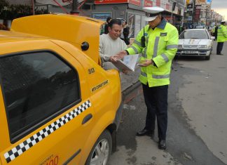 Taxiurile încurcă circulația în Piața Agro-Alimentară din Caracal