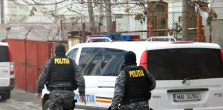 Descinderi în forță în mai multe localități din Olt la persoane bănuite de contrabandă cu țigări și alcool