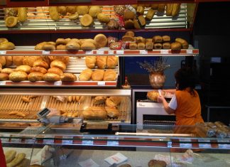 Comercianţi de pâine din Olt, amendaţi de Protecţia Consumatorilor