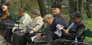 Numărul salariaţilor în creştere, cel al pensionarilor în scădere