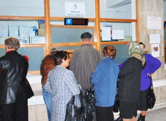 Pensionarii din Olt, aşteptaţi la Casa de Pensii