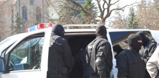 PERCHEZIȚII ÎN OLT. FURAU BUNURI DIN TIR-URI AFLATE ÎN MERS