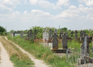 UNA DINTRE CELE MAI SĂRACE COMUNE DIN JUDEȚ, SPRÎNCENATA: REVOLTĂ FAȚĂ DE PREOTUL NAVETIST ȘI SALARIAT „CIVIL”…!