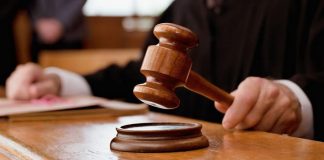 Închisoare cu suspendare pentru trei angajați de primărie