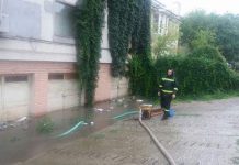 Sediu de bancă inundat la Balș