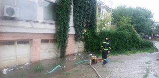 Sediu de bancă inundat la Balș