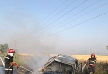 O mașină a luat foc în trafic