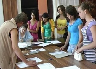 RUȘINOS: Cea mai mică notă cu care s-a intrat la liceu