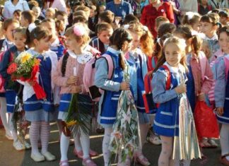 Anul școlar începe mai devreme