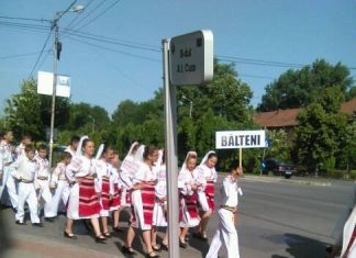 Coregraful Sandu Rizea şi Ansamblul Folcloric „Bălteanca”, locul I la Festivalului Naţional de Folclor „Crai Nou” de la Braşov