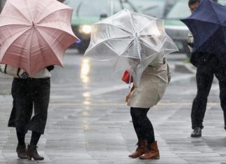 Meteorologii atrag atenția că urmează ore critice cu ploi torențiale, inundații și rafale de vânt