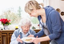 Marea Britanie angajează îngrijitori persoane. Nu se cere experiență şi nici calificare