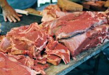 Două unități de desfacere a produselor din carne din Olt, amendate de inspectorii sanitar veterinari. Sechestru pe sute de kilograme de carne