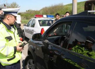 Sute de permise reținute de politiștii olteni