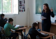 Profesorii nu vor mai putea vinde cărți elevilor