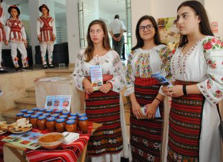 Produsele tradiționale expuse la CJ Olt