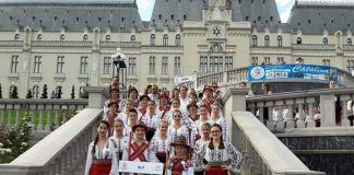 Ansamblul „Plaiurile Sâmbureştiului”, locul I la Festivalul Internaţional „Cătălina” de la Iaşi