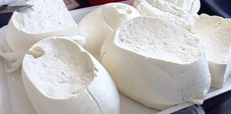 Important! Cum verificați foarte ușor dacă brânza cumpărată de la supermarket este chiar brânză sau doar prafuri concentrate?