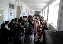 Cozi uriașe la ghișeele pentru pașapoarte