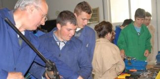 A doua sesiune de admitere în învăţământul profesional de stat şi în învăţământul dual începe azi