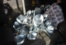 Un caracalean care vinde pâlnii, printre cei mai mari datornici la bugetul local