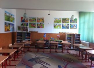 LISTA. Clase din zece școli din județ, cursuri doar online