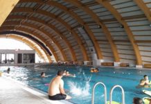Competiție sportivă la Bazinul Didactic de Înot Slatina