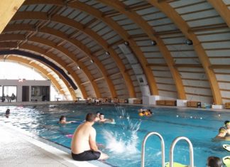 Competiție sportivă la Bazinul Didactic de Înot Slatina