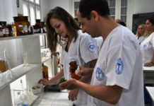 De la facultate se întoc la postliceală