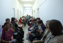 Umiliți și batjocoriți de sistem