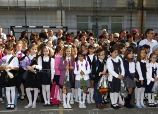 Emoţii, bucurie şi entuziasm la deschiderea noului an şcolar în Slatina