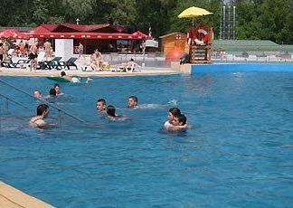 Comercianţi din incinta ştrandurilor şi piscinelor, amendaţi de Protecţia Consumatorilor