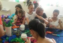 Expoziţie a copiilor din centrele de plasament la Biblioteca Judeţeană „Ion Minulescu”