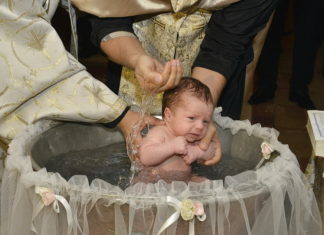 Anchetă de proporţii: Bebeluş mort la botez!