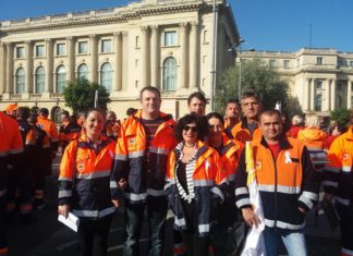 Ambulanțierii olteni protestează la Bucureşti