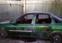 O mașină a luat foc la Jitaru