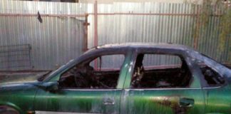 O mașină a luat foc la Jitaru