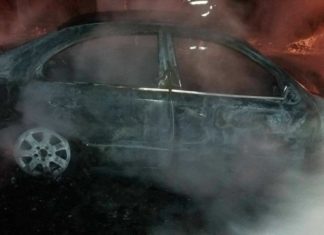 O mașină a luat foc în comuna Fărcașele