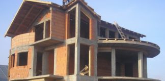 Se construieşte din ce în ce mai mult la ţară