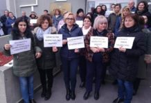 Angajații APIA Olt continuă protestele