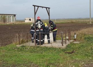 Cadavrul unui bărbat, găsit de pompieri într-o fântână