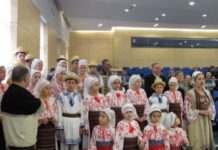 Cadouri pentru persoanele din centrele DGASPC şi colindători de la Consiliul Judeţean