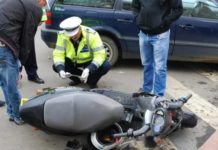 Conducea fără permis un moped neînmatriculat