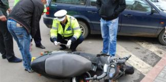 Conducea fără permis un moped neînmatriculat